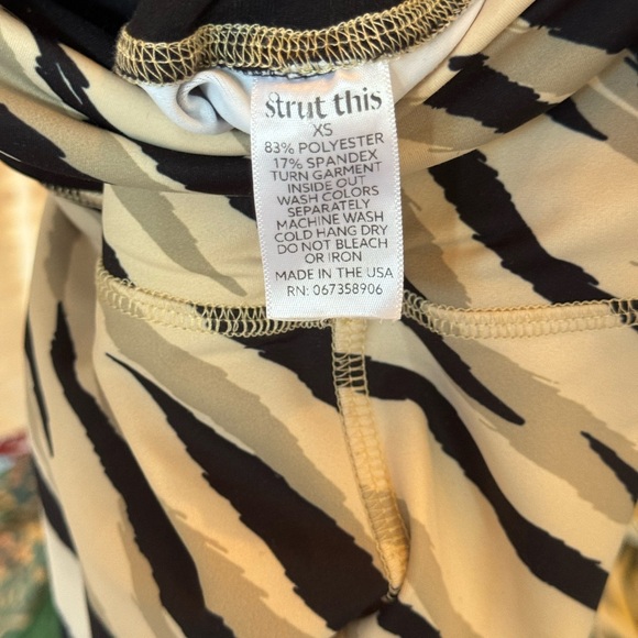 Strut This Printed Designer Workout Leggings - Picture 3 of 3